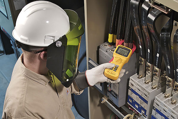 Thumbnail: Fluke 355 True RMS 2000 A Clamp Meter