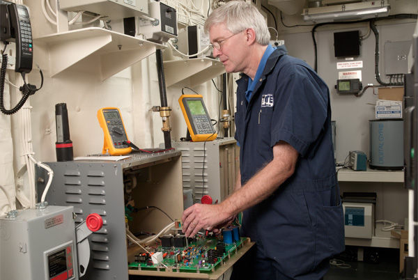 Thumbnail: Fluke 87V Industrial Multimeter