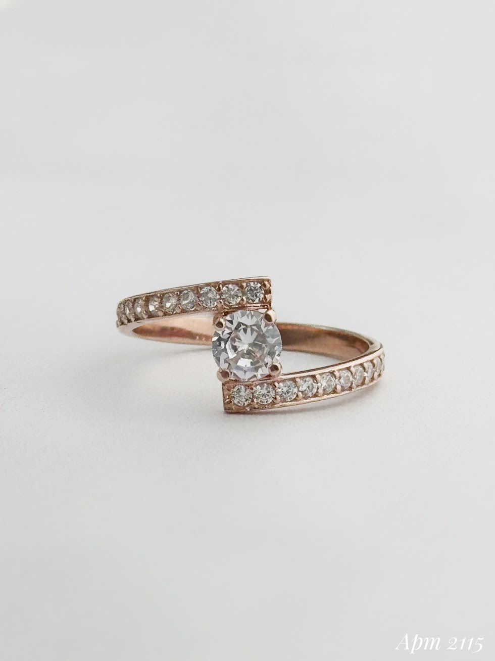 Прев'ю: Срібна каблучка з камінчиком