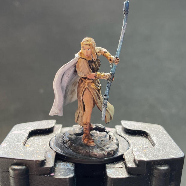 Pathfinder Deep cuts human female oracle (front)