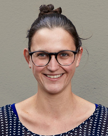 felicitas freigestellt Kopie grauer hint