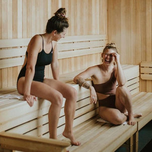 Cold Plunges, Saunas & Nervous System Resets: What to Expect from a Bathhouse Experience