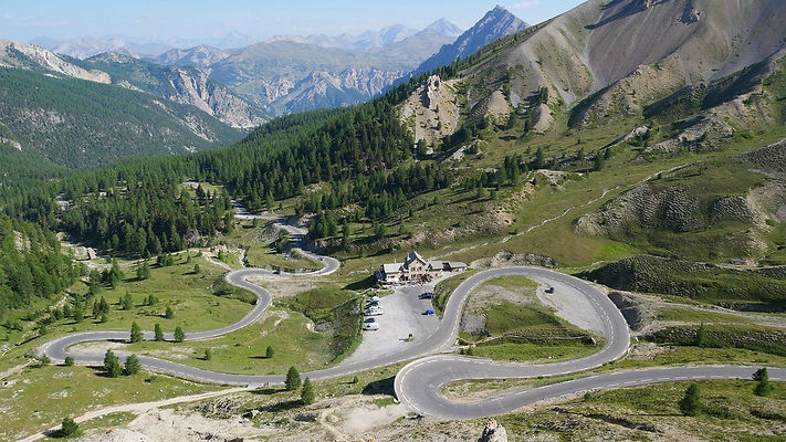 route_grandes_alpes_voyage_moto_location.jpg