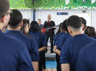 AUTOR DA ´CANÇÃO DO APRENDIZ` VISITA CAMPS SANTOS E REENCONTRA JOVENS