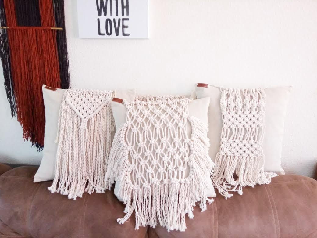 Cojines de macramé.