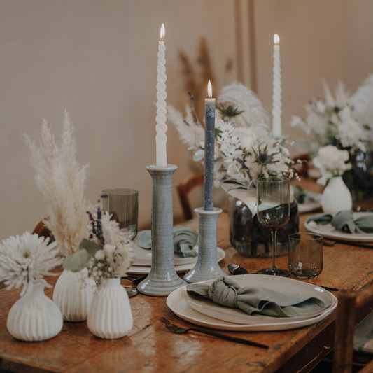 Dieses Bild zeigt eine Hochzeit in Landshut die durch Kroni-Moments Events geplant wurde. Der verspielte Look ist ein absoluter Hinkucker für jede Hochzeit in Bayern