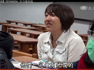 女孩向前走!