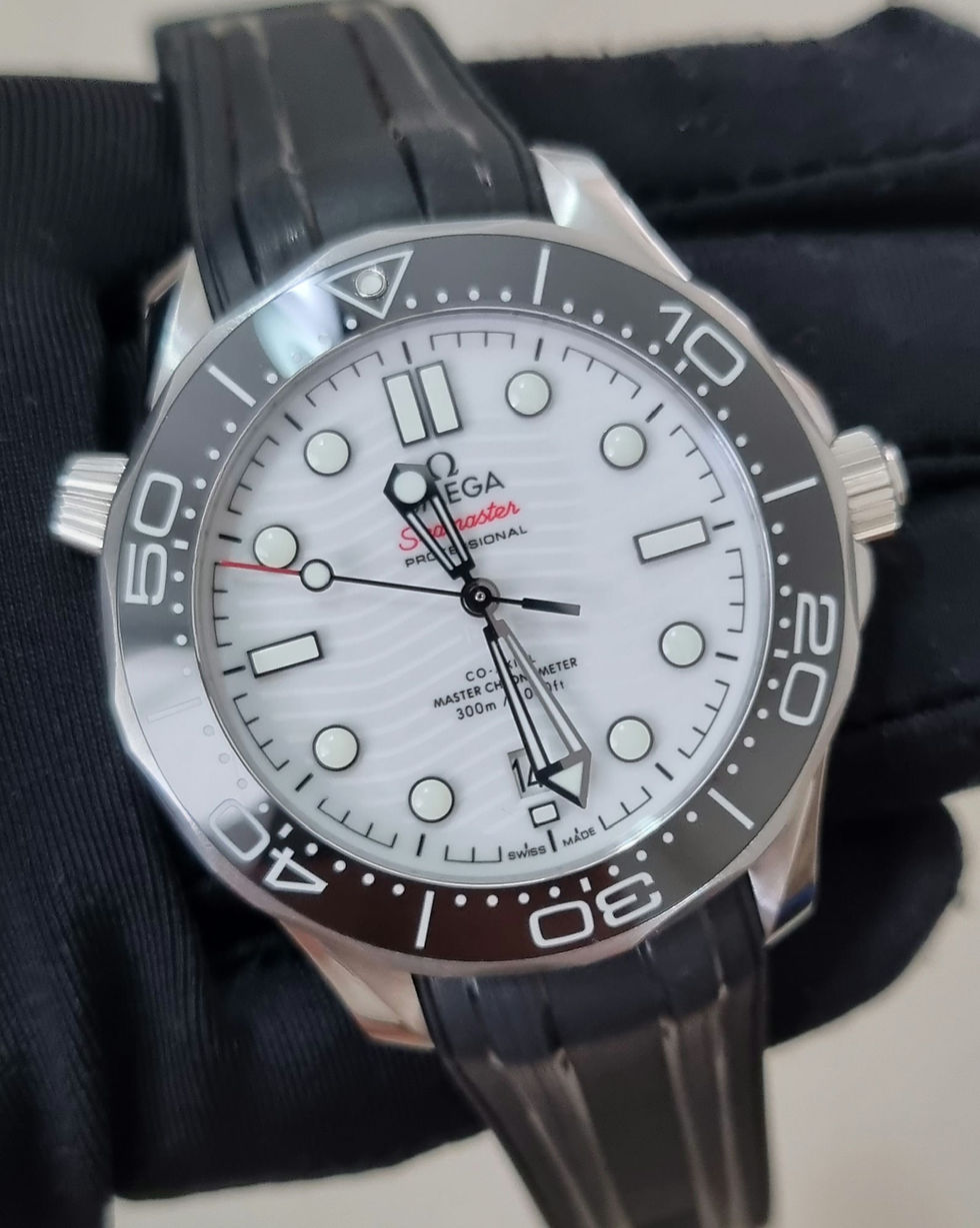 Om Sea 300m Semi-Novo