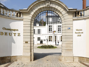 Luxury shimmers – Champagne Deutz