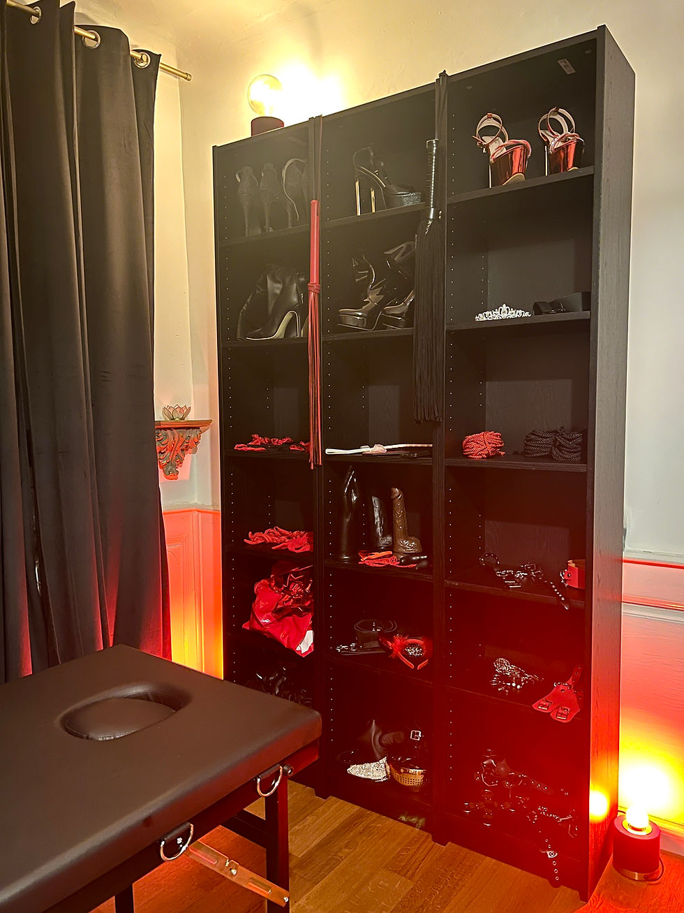 Luzern bizarr bdsm domina.jpg