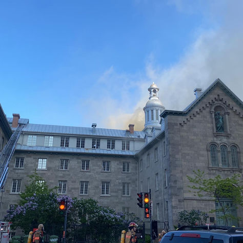 Incendie à la chapelle Bon-Pasteur à Montréal: 150 pompiers mobilisés