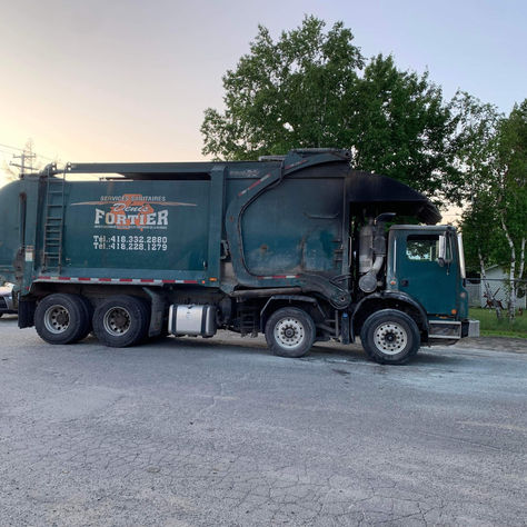 Incendies maîtrisés à Thetford Mines: Un camion à ordures et deux véhicules en feu, enquête en cours