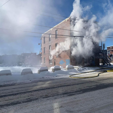 DERNIÈRE HEURE: important incendie de bâtiment à Sherbrooke