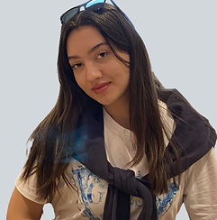 Zeynep_foto-removebg-preview (1)_edited.jpg