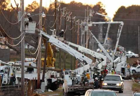 lineman storm chasing jobs.jpg