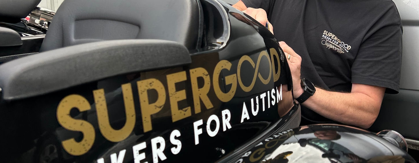 Tony applying graphics to the sidecar