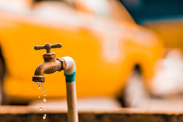 L'importance de l'eau lors de l'effondrement. Effondrement, coupure de l'eau potable. L'eau