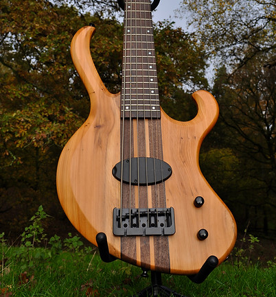 Manton Customs Ascendant Yew 6 String Bass (4).jpeg