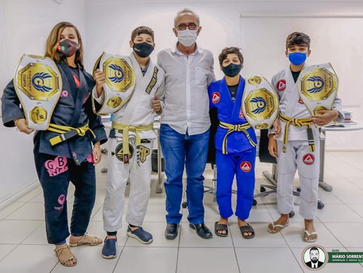 Cícero Lucena recebe atletas campeões de jiu-jitsu em competição nacional infantil