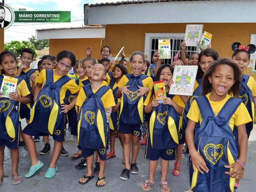 Estudantes de João Pessoa recebem kits de material escolar da LBV