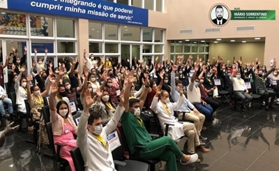 Profissionais do Hospital Metropolitano são homenageados por atuação no combate à Covid-19