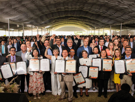 SNTE reconoce a docentes