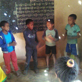 Enfants malgaches en classe