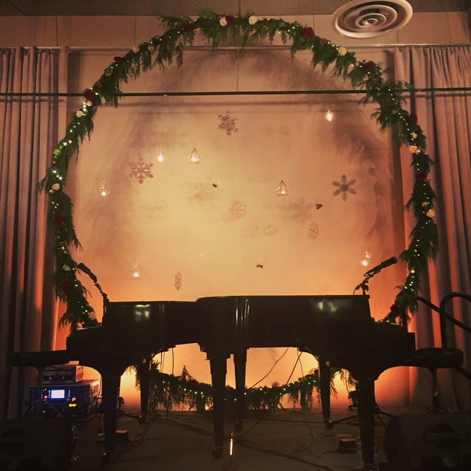 Dueling Pianos in Seattle