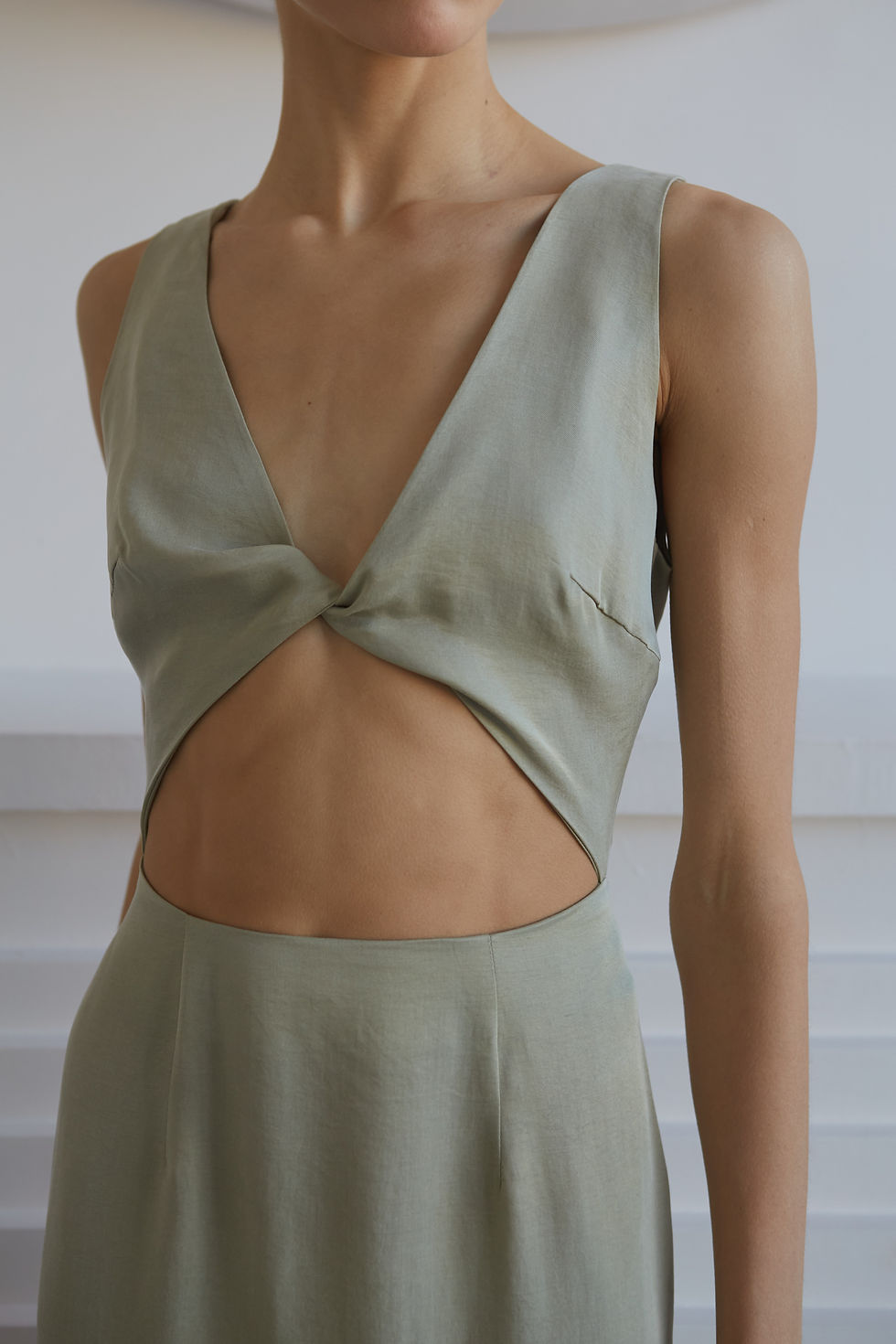 Thumbnail: Платье-миди с перекрученным лифом