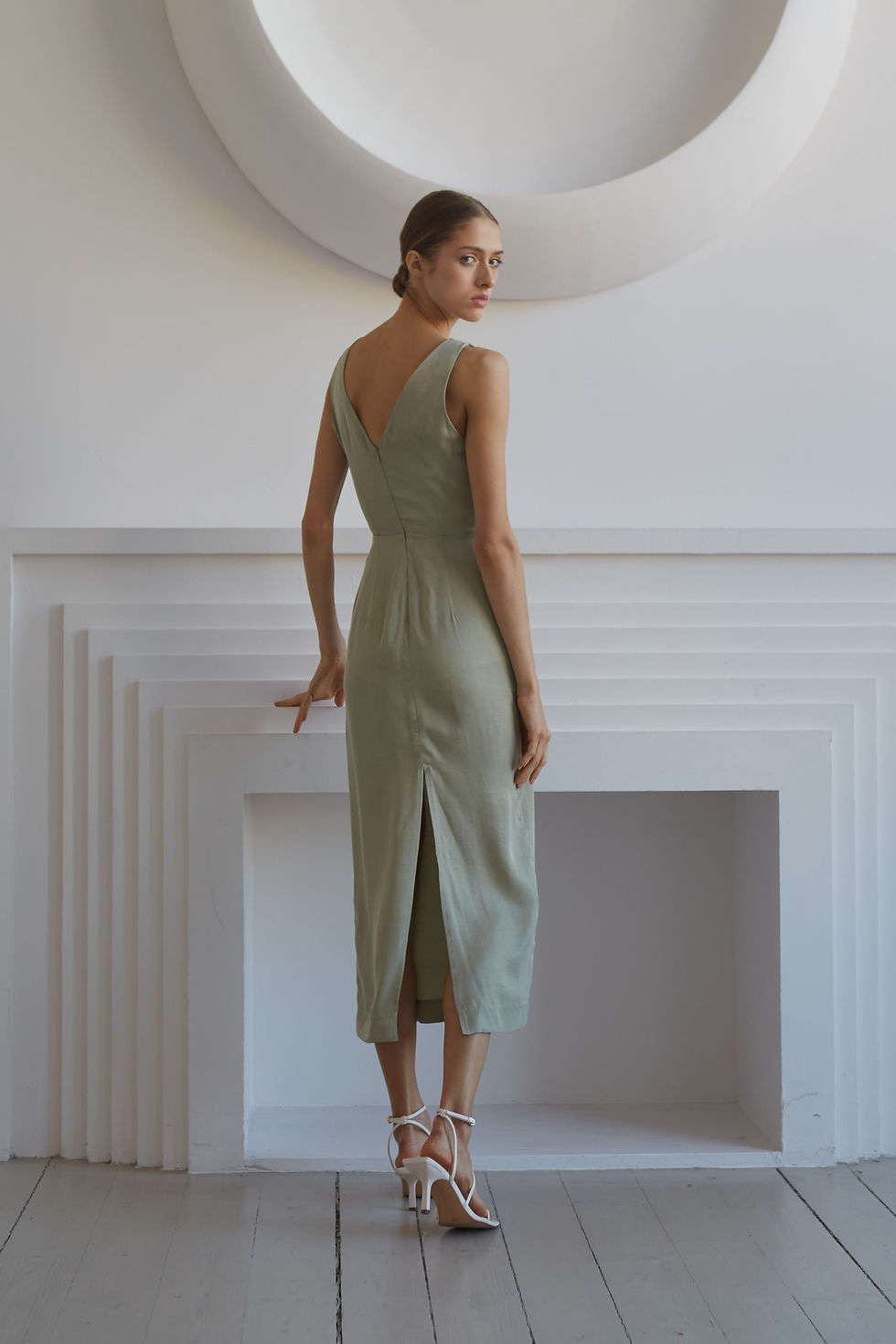 Thumbnail: Платье-миди с перекрученным лифом