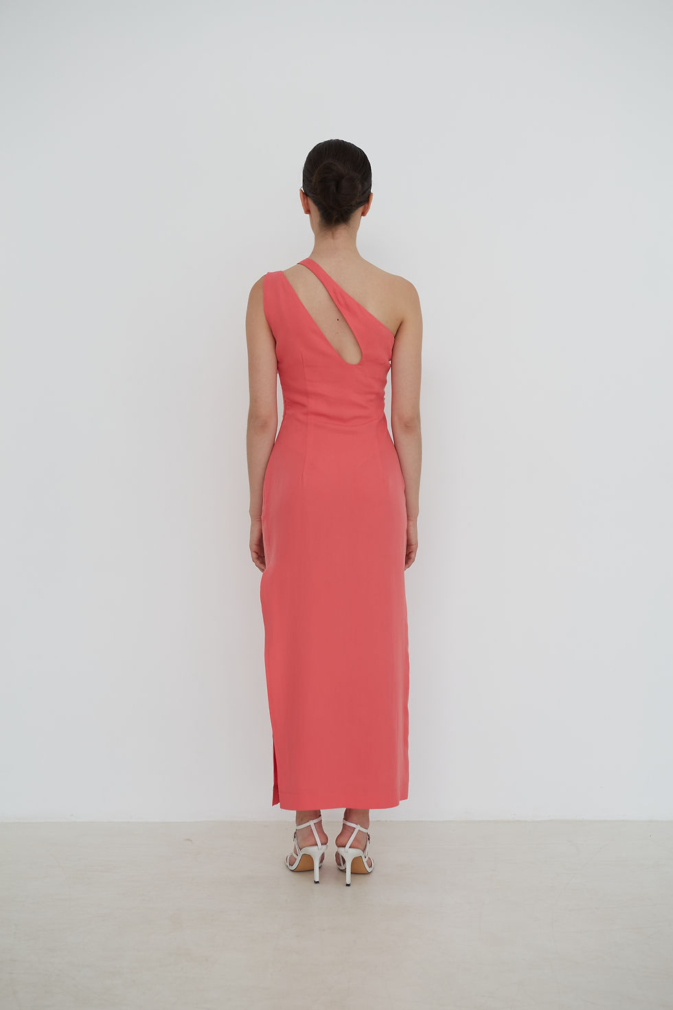 Thumbnail: Платье с вырезом на груди