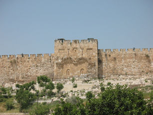 CỔNG VÀNG, CỔNG CỦA LÒNG THƯƠNG XÓT CHÚA – NƠI ĐẤNG MÊ-SIA ĐI VÀO.