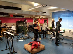 60342784_595486464267184_113221234912657