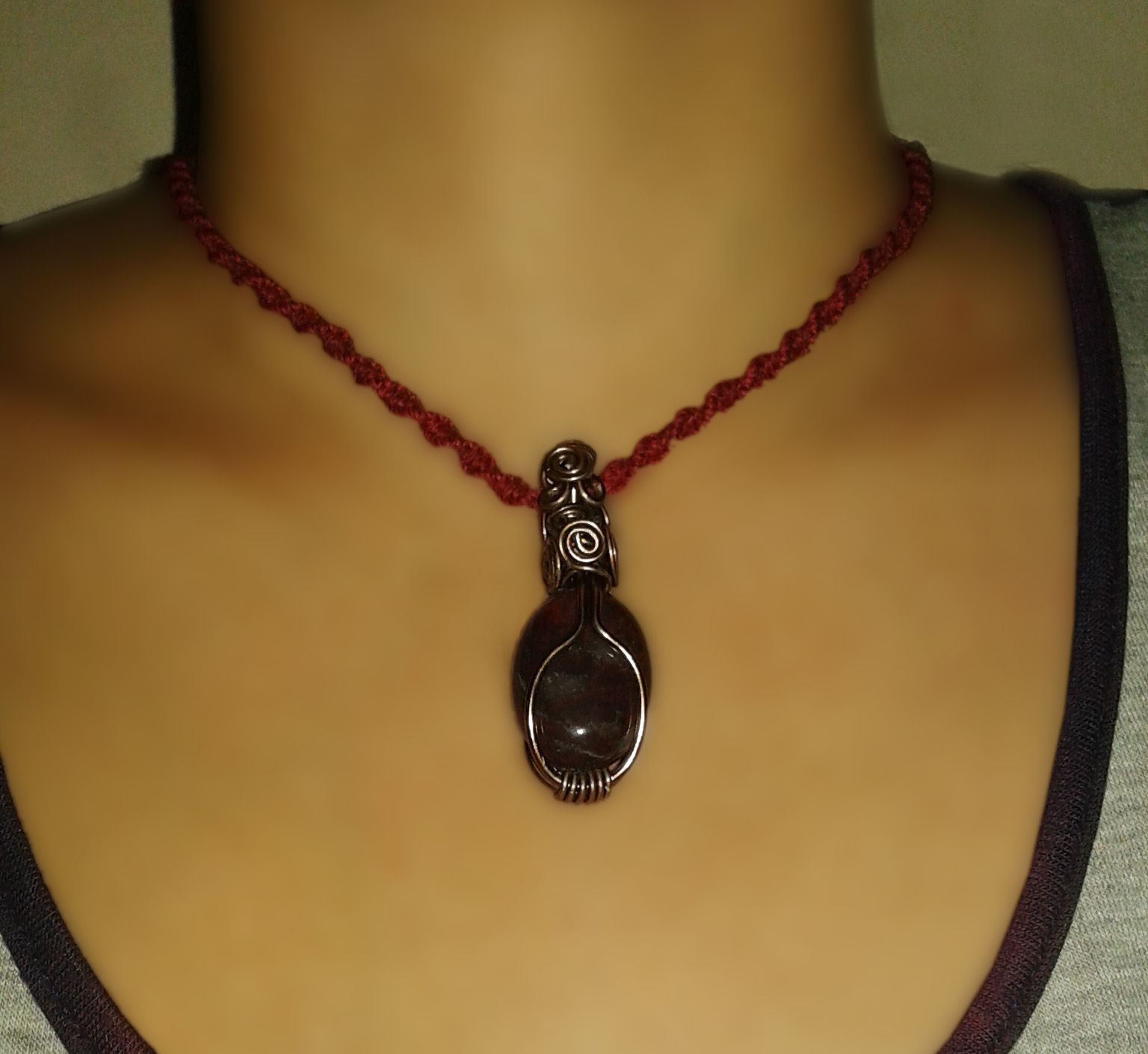 Delicado Collar En Macrame Rojo