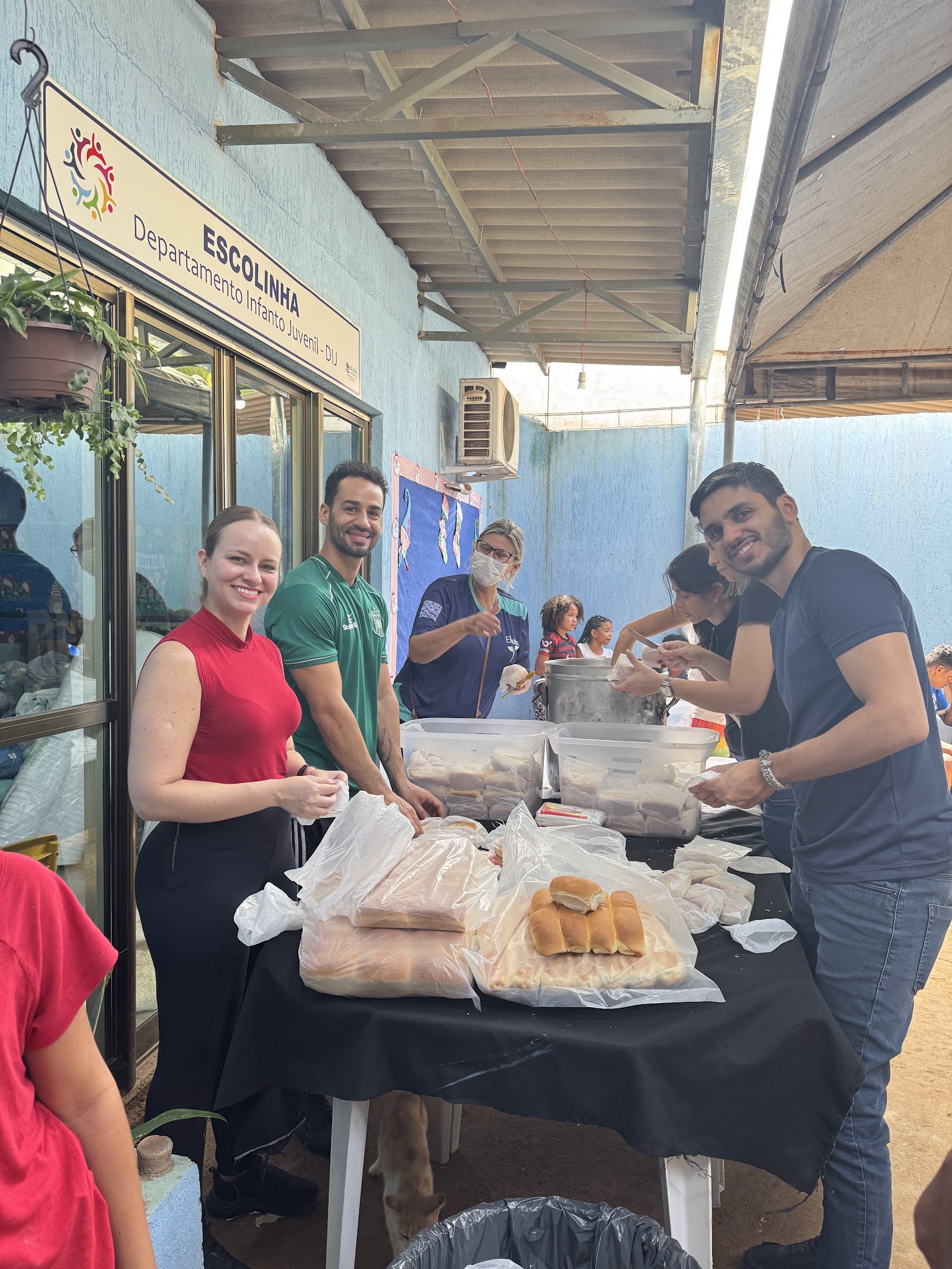 Distribuição de alimentos na comunidade