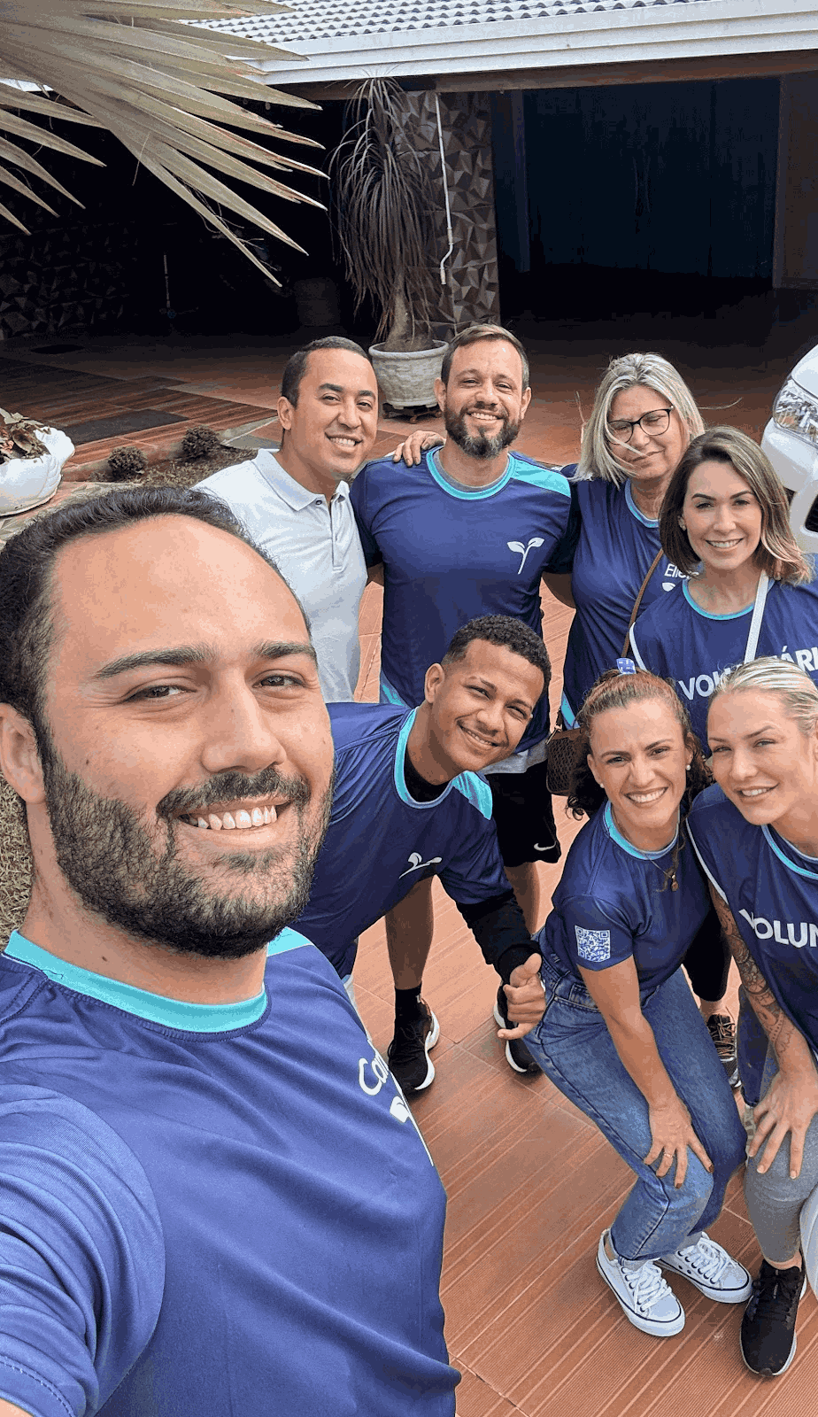Equipe de voluntários em ação social no Distrito Federal