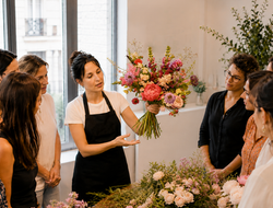 Atelier floral bouquet de fleurs de saison Paris