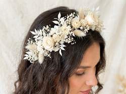 Création couronne de mariée fleurs séchées ruscus blanc