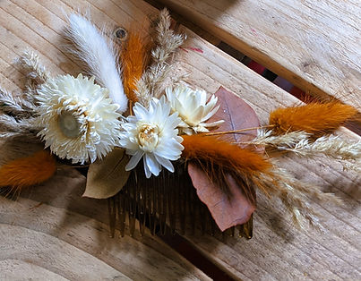 peigne fleurs séchées atelier floral enterrement de vie de jeune fille