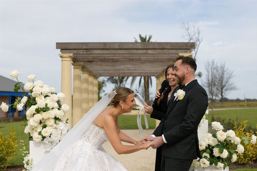 The Sienna Hunter Valley, fun modern celebrant happy couple