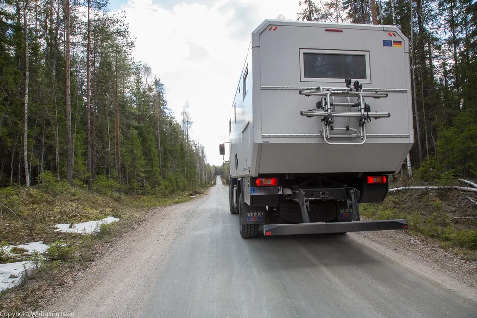 Mercedes Benz NG 80 4x4 Expeditionsfahrzeug. In Karelien nahe der russischen Grenze