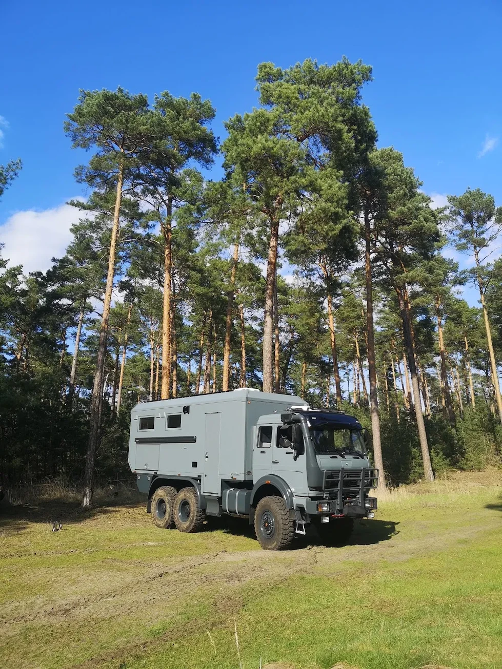 Mercedes Benz NG 6x6 Weltreisemobil.