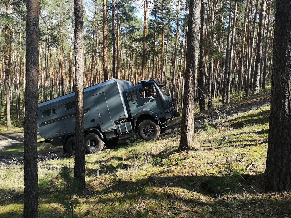Mercedes Benz NG 6x6 Weltreisemobil. Aufstieg