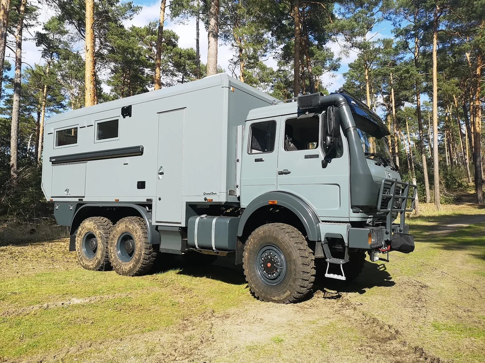 Mercedes Benz NG 6x6 Weltreisemobil. Exterior