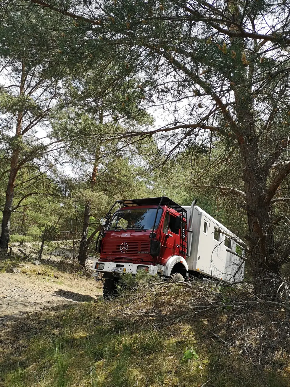Mercedes Benz NG 4x4 Expeditionsfahrzeug. Aufstieg