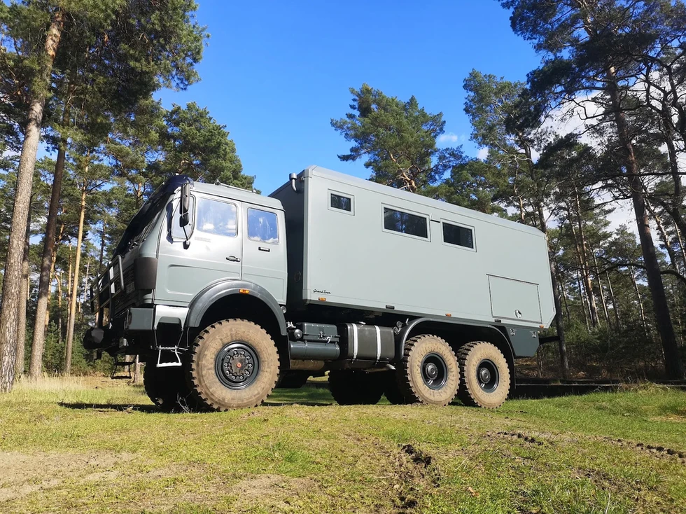 Mercedes Benz NG 6x6 Weltreisemobil.