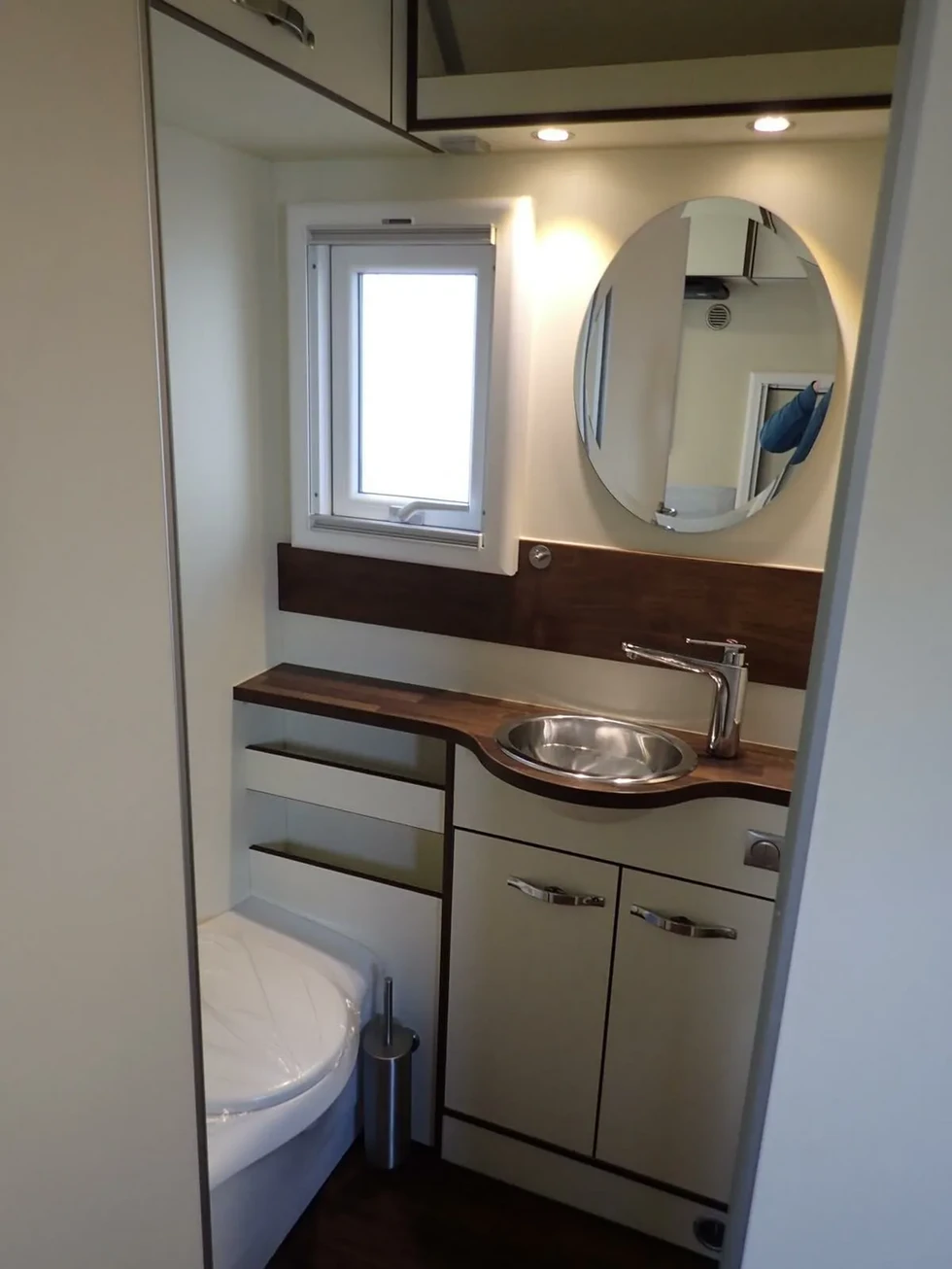 Mercedes Benz NG 80 4x4 Expeditionsfahrzeug. Waschbecken, Toilette
