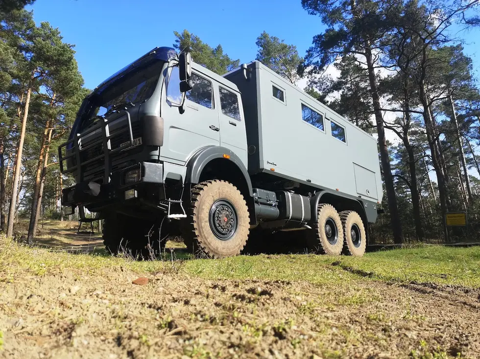 Mercedes Benz NG 6x6 Weltreisemobil. Exterior