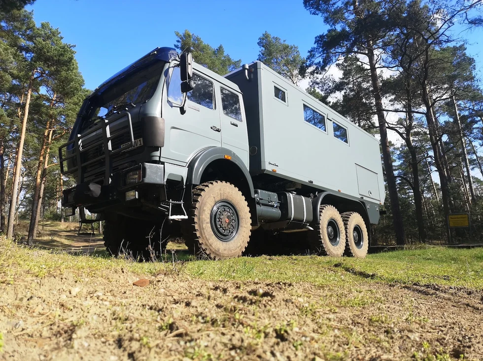 Mercedes Benz NG 6x6 Weltreisemobil. Exterior