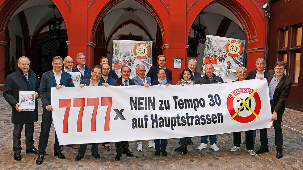 Petitionsuebergabe Tempo 30_web_edited.j